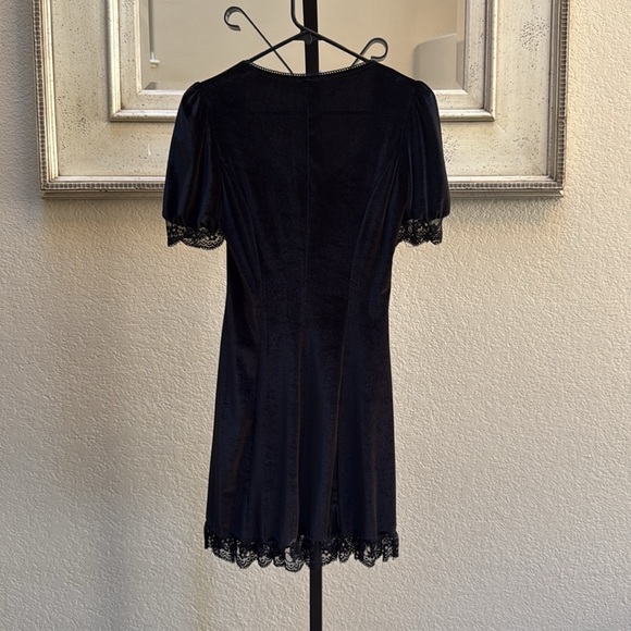 Practical Magic Goth Black Velvet Dress - Picture 11 of 11